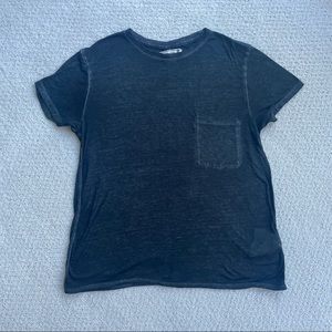 🏷🚨ALL ITEMS $6 or less BUY 2 get 1 FREE! 🚨🏷 
Abercrombie & Fitch Pocket Tee